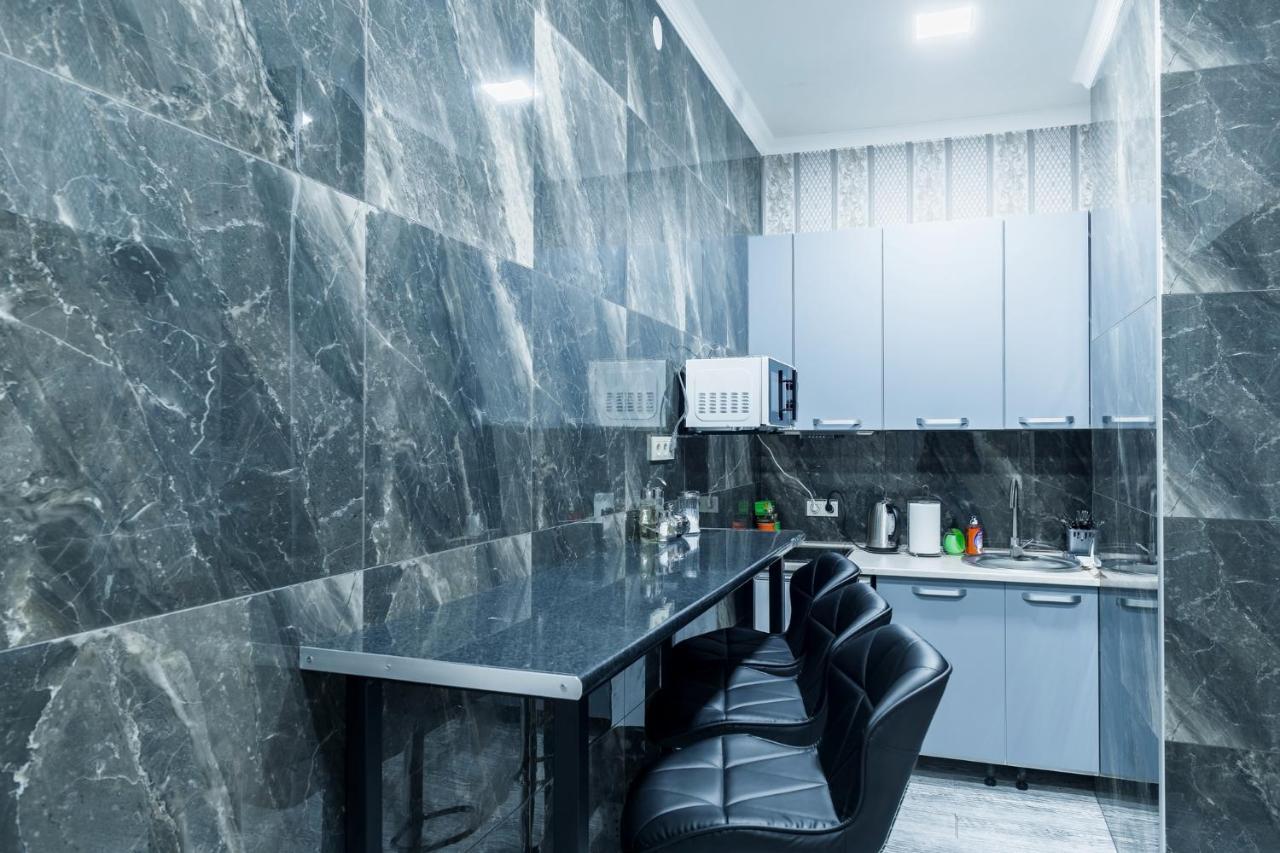 Mini Hotel Barvy Lvova On Horodotska St. 外观 照片