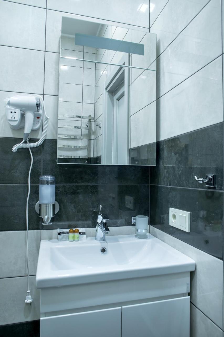 Mini Hotel Barvy Lvova On Horodotska St. 外观 照片