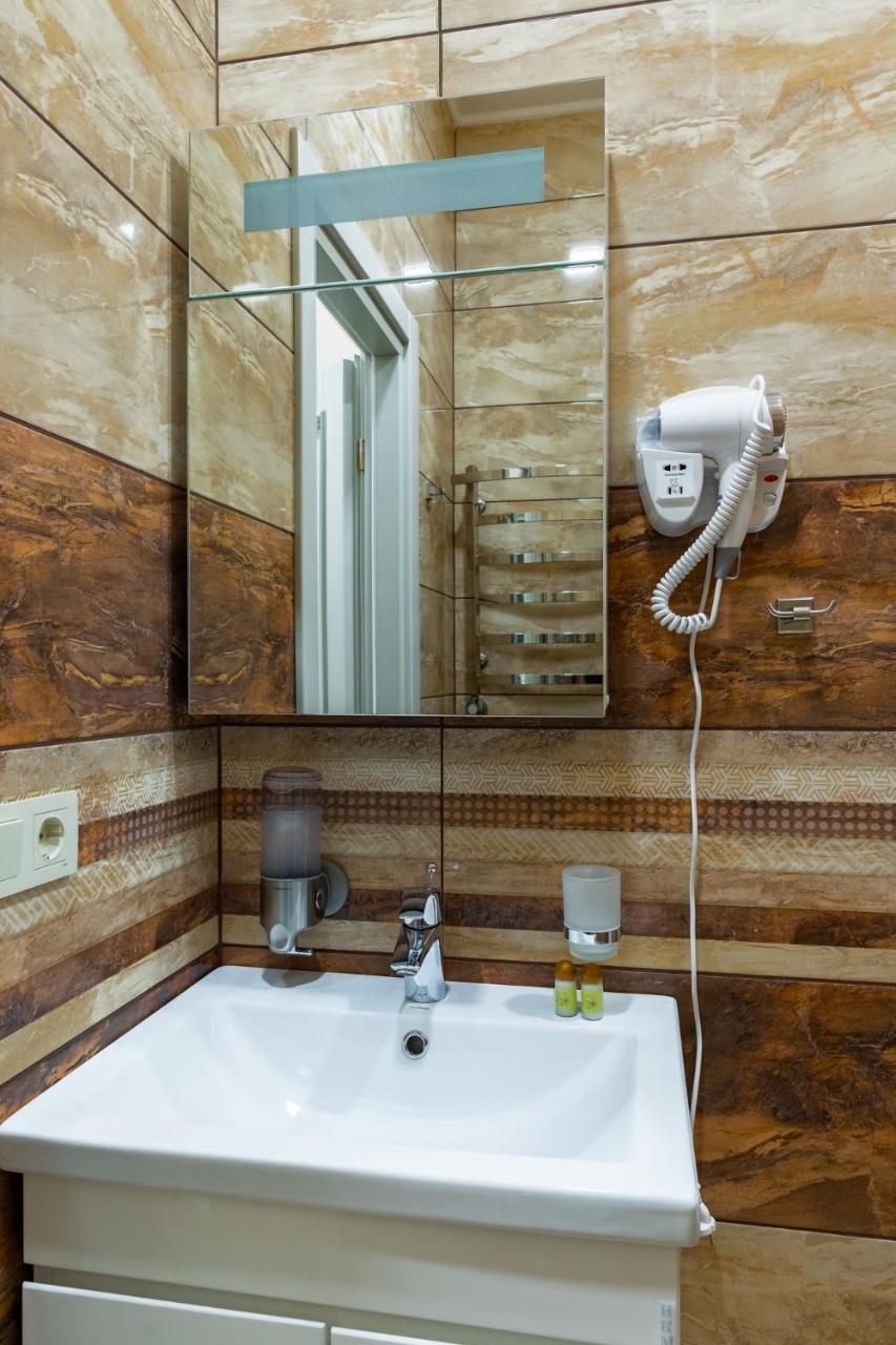 Mini Hotel Barvy Lvova On Horodotska St. 外观 照片